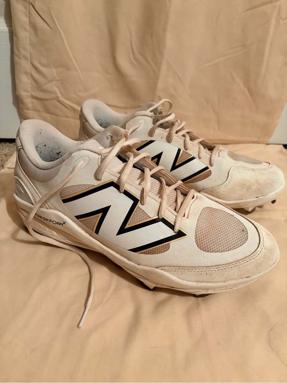 New Balance White and Beige Baseball Cleats with Black Accents